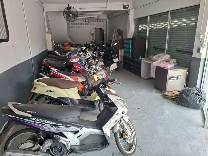 3-Storeys Commercial Building for Rent – Rama 4 / Sukhumvit, Bangkok, Phra Kanong, Khlong Toei, Bangkok, , 336 sqm, Shophouse For Rent, by Pudis Chitrungsakorn, 500382576 - DDproperty.com