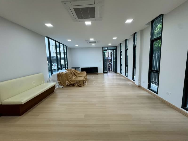 2-Storeys Building for Rent – Sukhumvit / Asoke, Bangkok, Khlong Toei, Bangkok, , 105 sqm, Shophouse For Rent, by Pudis Chitrungsakorn, 500382590 - DDproperty.com