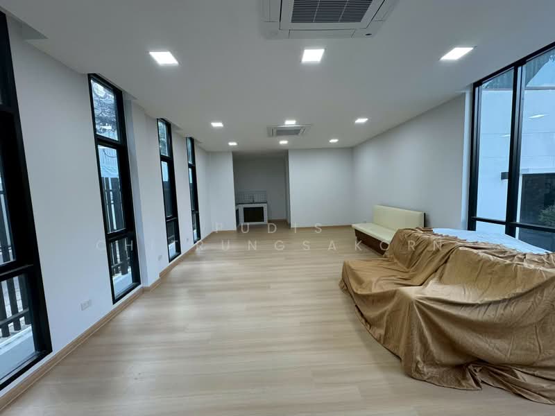 2-Storeys Building for Rent – Sukhumvit / Asoke, Bangkok, Khlong Toei, Bangkok, , 105 sqm, Shophouse For Rent, by Pudis Chitrungsakorn, 500382590 - DDproperty.com