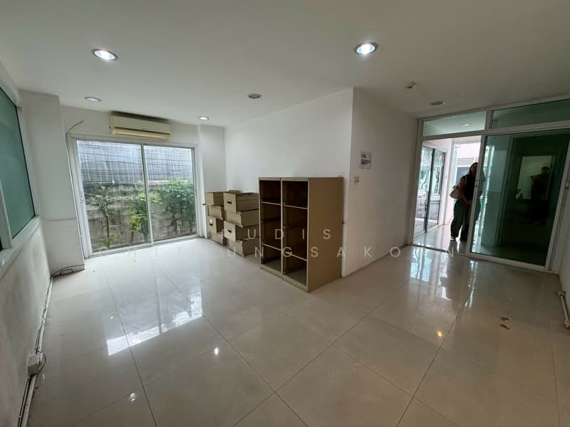 Shop Space for Rent – Sukhumvit / Phrom Phong, Bangkok, Khong Tan, Khlong Toei, Bangkok, , 46 sqm, Retail Space For Rent, by Pudis Chitrungsakorn, 500382601 - DDproperty.com