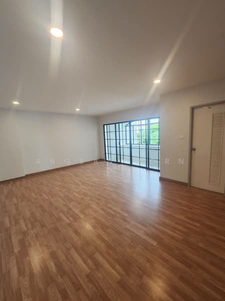 Garden Home Village, Pathum Thani, Soi Phahonyothin 60, Khu Khot, Lam Luk Ka, Pathum Thani, 8 Bedrooms, 300 sqm, Townhouse For Sale, by Angsanaporn D, 500382669 - DDproperty.com