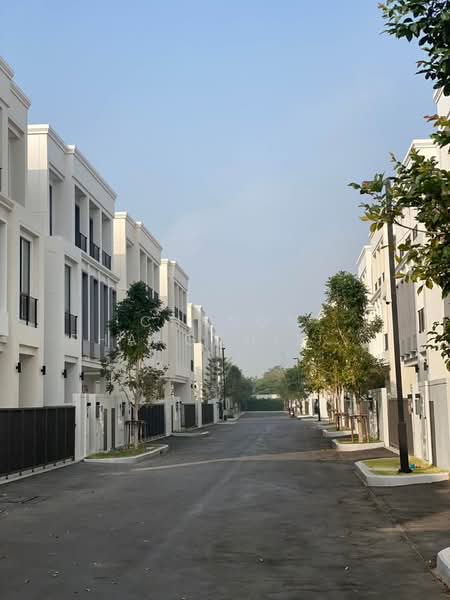 Aerie Srinakarin-Krungthepkreetha, Bangkok, Srinakarin - Romklao Road, Khlong Song Ton Nun, Lat Krabang, Bangkok, 5 Bedrooms, 350 sqm, Single Detached House For Sale, by Chanon Phangchienghien, 500382718 - DDproperty.com