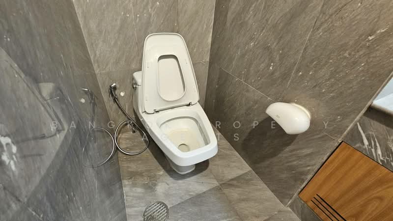 Krungthep Thani Tower, Bangkok, 56 Soi Sukhumvit 24, Khong Tan, Khlong Toei, Bangkok, 3 Bedrooms, 230 sqm, Condo For Rent, by BANGKOK PROPERTY AGENTS, 500382777 - DDproperty.com