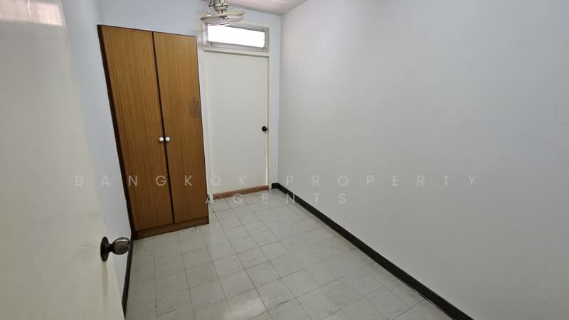Krungthep Thani Tower, Bangkok, 56 Soi Sukhumvit 24, Khong Tan, Khlong Toei, Bangkok, 3 Bedrooms, 230 sqm, Condo For Rent, by BANGKOK PROPERTY AGENTS, 500382777 - DDproperty.com
