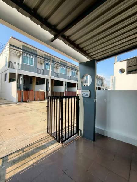ให้เช่าทาวน์โฮมใหม่ ม.โกลเด้นท์แลนด์ มาบยางพร ระยอง, Rayong, Mapyangphon, Pluak Daeng, Rayong, 2 Bedrooms, 75 sqm, Townhouse For Rent, by Dusit Saengfa, 500382786 - DDproperty.com