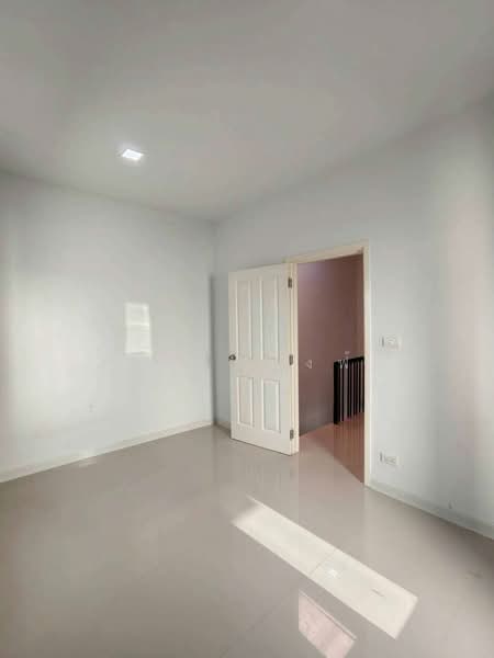 ให้เช่าทาวน์โฮมใหม่ ม.โกลเด้นท์แลนด์ มาบยางพร ระยอง, Rayong, Mapyangphon, Pluak Daeng, Rayong, 2 Bedrooms, 75 sqm, Townhouse For Rent, by Dusit Saengfa, 500382786 - DDproperty.com