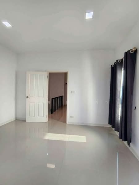 ให้เช่าทาวน์โฮมใหม่ ม.โกลเด้นท์แลนด์ มาบยางพร ระยอง, Rayong, Mapyangphon, Pluak Daeng, Rayong, 2 Bedrooms, 75 sqm, Townhouse For Rent, by Dusit Saengfa, 500382786 - DDproperty.com