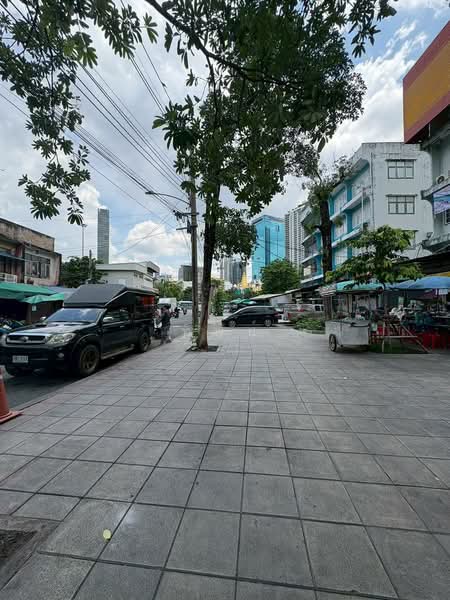 อาคารพาณิชย์ 4 ชั้นครึ่ง 1 คูหา ทำเลทอง ซ. เอกมัย 30, Bangkok, Khlong Tan Nua, Watthana, Bangkok, , 68 sqm, Land For Sale, by ทิพย์, 500382938 - DDproperty.com