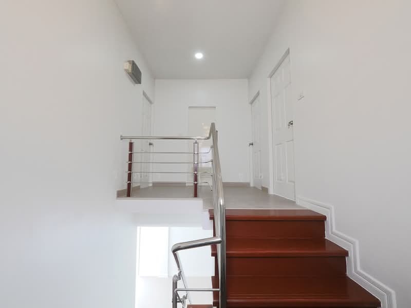 บ้านรีโนเวทใหม่ บ้านเดี่ยว 2 ชั้น ม.กรีนเนอรี่ บาย นิราวิลล์ ขนาด 63.1 ตร.ว. 3ห้องนอน 2ห้องน้ำ 1ห้, Samut Sakhon, ถนนเลียบคลองสี่, Bang Nam Chut, Muang Samut Sakhon, Samut Sakhon, 3 Bedrooms, 350 sqm, Single Detached House For Sale, by wipa รุ่งธุระ, 500383125 - DDproperty.com