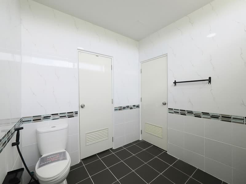 บ้านรีโนเวทใหม่ บ้านเดี่ยว 2 ชั้น ม.กรีนเนอรี่ บาย นิราวิลล์ ขนาด 63.1 ตร.ว. 3ห้องนอน 2ห้องน้ำ 1ห้, Samut Sakhon, ถนนเลียบคลองสี่, Bang Nam Chut, Muang Samut Sakhon, Samut Sakhon, 3 Bedrooms, 350 sqm, Single Detached House For Sale, by wipa รุ่งธุระ, 500383125 - DDproperty.com