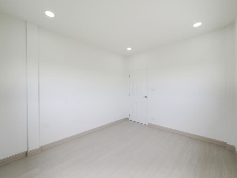 บ้านรีโนเวทใหม่ บ้านเดี่ยว 2 ชั้น ม.กรีนเนอรี่ บาย นิราวิลล์ ขนาด 63.1 ตร.ว. 3ห้องนอน 2ห้องน้ำ 1ห้, Samut Sakhon, ถนนเลียบคลองสี่, Bang Nam Chut, Muang Samut Sakhon, Samut Sakhon, 3 Bedrooms, 350 sqm, Single Detached House For Sale, by wipa รุ่งธุระ, 500383125 - DDproperty.com