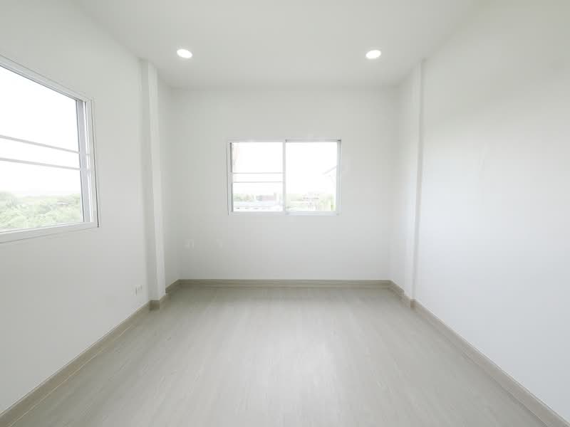 บ้านรีโนเวทใหม่ บ้านเดี่ยว 2 ชั้น ม.กรีนเนอรี่ บาย นิราวิลล์ ขนาด 63.1 ตร.ว. 3ห้องนอน 2ห้องน้ำ 1ห้, Samut Sakhon, ถนนเลียบคลองสี่, Bang Nam Chut, Muang Samut Sakhon, Samut Sakhon, 3 Bedrooms, 350 sqm, Single Detached House For Sale, by wipa รุ่งธุระ, 500383125 - DDproperty.com