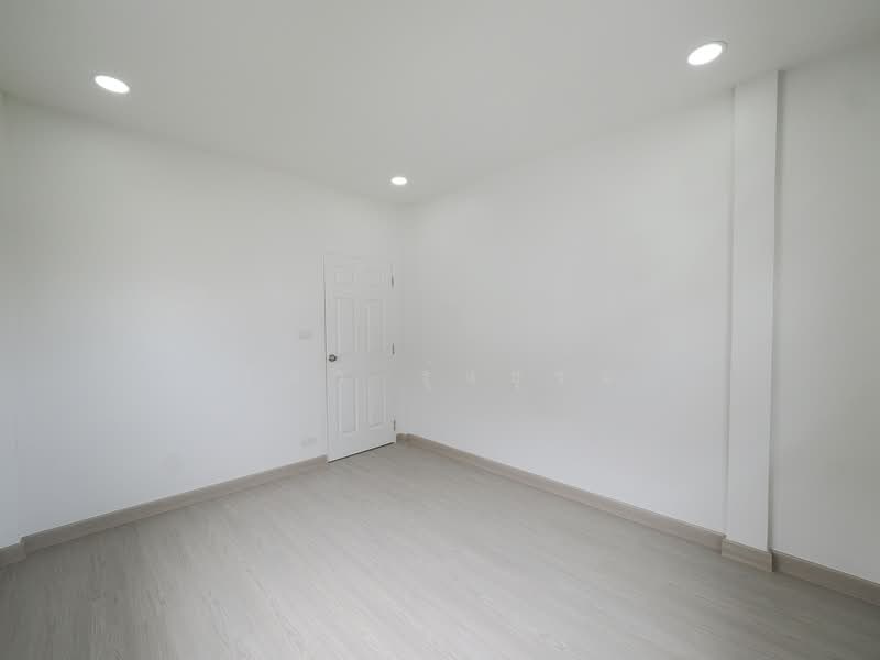 บ้านรีโนเวทใหม่ บ้านเดี่ยว 2 ชั้น ม.กรีนเนอรี่ บาย นิราวิลล์ ขนาด 63.1 ตร.ว. 3ห้องนอน 2ห้องน้ำ 1ห้, สมุทรสาคร, ถนนเลียบคลองสี่, บางน้ำจืด, เมืองสมุทรสาคร, สมุทรสาคร, 350 ตร.ม., บ้านเดี่ยว ขาย, โดย วิภา รุ่งธุระ, 500383125 - DDproperty.com