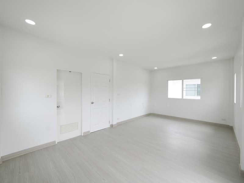 บ้านรีโนเวทใหม่ บ้านเดี่ยว 2 ชั้น ม.กรีนเนอรี่ บาย นิราวิลล์ ขนาด 63.1 ตร.ว. 3ห้องนอน 2ห้องน้ำ 1ห้, Samut Sakhon, ถนนเลียบคลองสี่, Bang Nam Chut, Muang Samut Sakhon, Samut Sakhon, 3 Bedrooms, 350 sqm, Single Detached House For Sale, by wipa รุ่งธุระ, 500383125 - DDproperty.com
