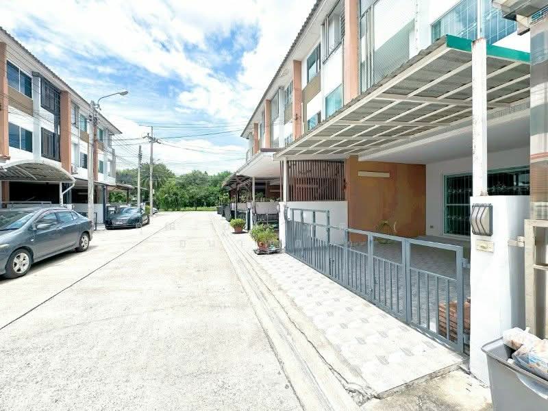 The Trust City Ngamwongwan 25, Nonthaburi, Bang Khen, Muang Nonthaburi, Nonthaburi, 3 Bedrooms, 180 sqm, Single Detached House For Sale, by คุณ อนาคต ( อนาคต ), 500383134 - DDproperty.com