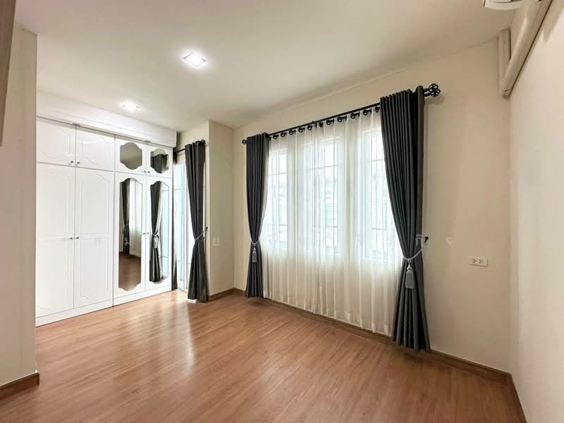 Golden Town 3 Ladprao-Kasetnawamin, Bangkok, ซอยนวมินทร์ 42, Khlong Kum, Bueng Kum, Bangkok, 3 Bedrooms, 150 sqm, Townhouse For Sale, by Somchai Ruechajirakit, 500383209 - DDproperty.com
