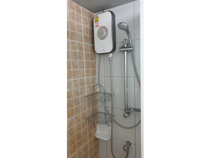Lumpini Condo Town Romklao-Suvarnabhumi, Bangkok, Rom Klao Road 1, Khlong Sam Prawet, Lat Krabang, Bangkok, Studio, 22 sqm, Condo For Sale, by Agentbkk, 500383255 - DDproperty.com
