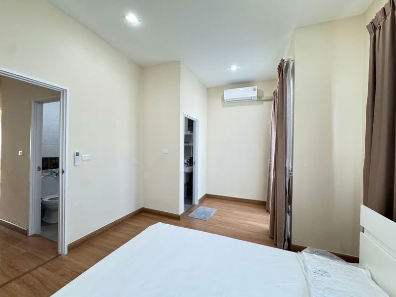 Golden Town Sukhumvit-Bearing Station, Samut Prakan, Soi Tesabansamrongtai 6, Sam Rong, Phra Pra Daeng, Samut Prakan, 4 Bedrooms, 117 sqm, Townhouse For Rent, by Forty-Six Real Estate Group, 500383368 - DDproperty.com