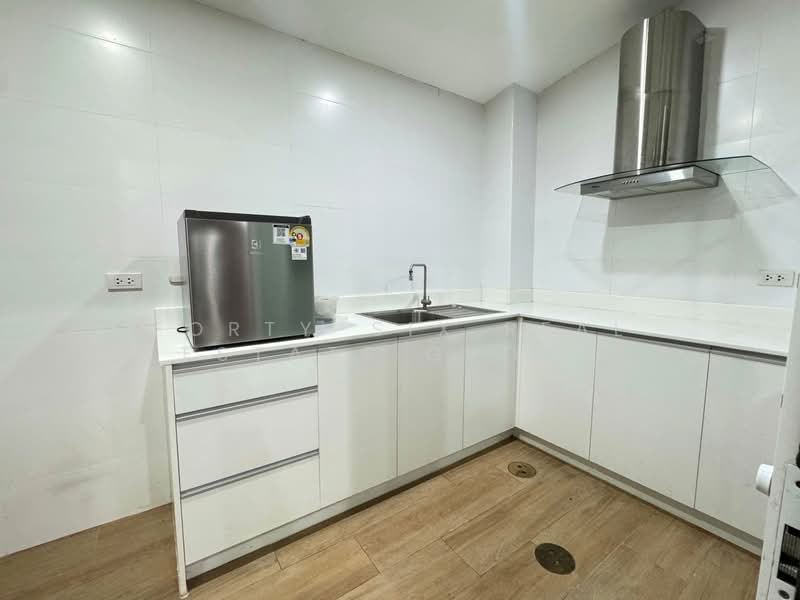 Golden Town Sukhumvit-Bearing Station, Samut Prakan, Soi Tesabansamrongtai 6, Sam Rong, Phra Pra Daeng, Samut Prakan, 4 Bedrooms, 117 sqm, Townhouse For Rent, by Forty-Six Real Estate Group, 500383368 - DDproperty.com