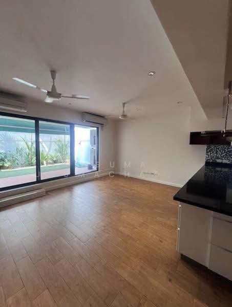 Renovated Townhome Garden Court Sukhumvit 49, Bangkok, Khlong Tan Nua, Watthana, Bangkok, 4 Bedrooms, 230 sqm, Townhouse For Rent, by Usuma Usumachat, 500383411 - DDproperty.com
