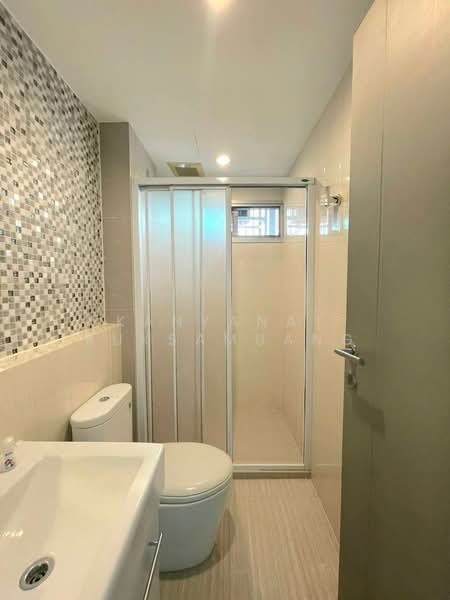 Life Ratchadapisek, Bangkok, 279 Ratchadapisaek Road, Huai Khwang, Bangkok, 2 Bedrooms, 56 sqm, Condo For Rent, by Kanyanat Ruksamuang, 500383461 - DDproperty.com