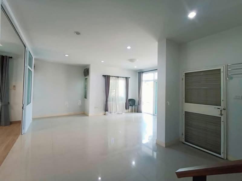 ให้เช่าบ้านเดี่ยวหลังใหญ่เนื้อที่เยอะ ม.คันทรีโฮมเลคแอนด์ปาร์ค ศรีราชา, Chon Buri (Pattaya), Surasak, Si Racha, Chon Buri (Pattaya), 3 Bedrooms, 300 sqm, Single Detached House For Rent, by Dusit Saengfa, 500383556 - DDproperty.com