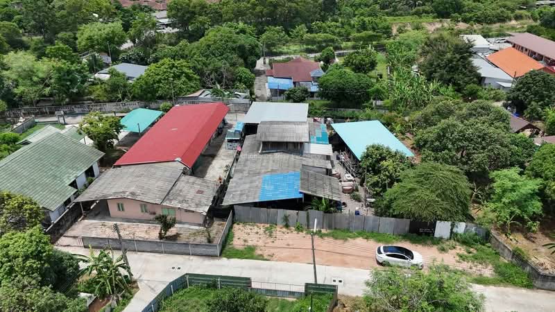 ขายที่ดินทำเลดี 111 ตรว. พร้อมบ้าน 1 หลัง เก้ากิโล ศรีราชา, Chon Buri (Pattaya), Surasak, Si Racha, Chon Buri (Pattaya), , 444 sqm, Land For Sale, by Dusit Saengfa, 500383623 - DDproperty.com