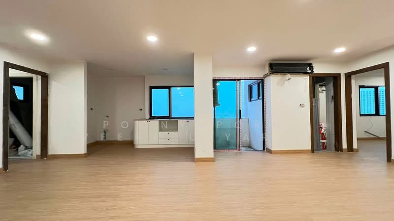 Thippharoek Condominium, Bangkok, 978 Soi Borommaratchachonnani 12, Bang Bamru, Bang Phlat, Bangkok, 2 Bedrooms, 105 sqm, Condo For Sale, by Poonyaporn Veerabulyarit, 500383626 - DDproperty.com
