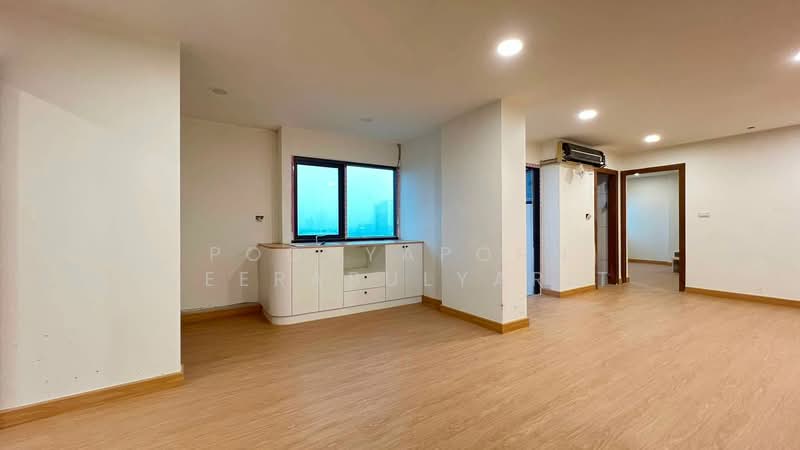 Thippharoek Condominium, Bangkok, 978 Soi Borommaratchachonnani 12, Bang Bamru, Bang Phlat, Bangkok, 2 Bedrooms, 105 sqm, Condo For Sale, by Poonyaporn Veerabulyarit, 500383626 - DDproperty.com