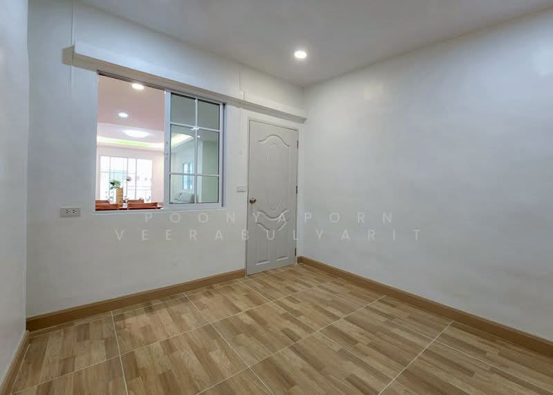 ทาวน์เฮ้าส์ : บุศรินทร์ บางบัวทอง, Nonthaburi, Phimonrat, Bang Bua Thong, Nonthaburi, 4 Bedrooms, 168 sqm, Townhouse For Sale, by Poonyaporn Veerabulyarit, 500383774 - DDproperty.com