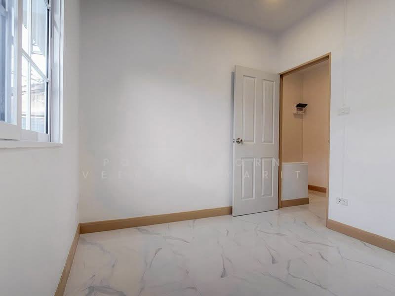 Ban Rom Ngao Mai, Nonthaburi, Soi Ban Rom Ngao Mai, Bang Khu Rat, Bang Bua Thong, Nonthaburi, 2 Bedrooms, 136 sqm, Townhouse For Sale, by Poonyaporn Veerabulyarit, 500383784 - DDproperty.com