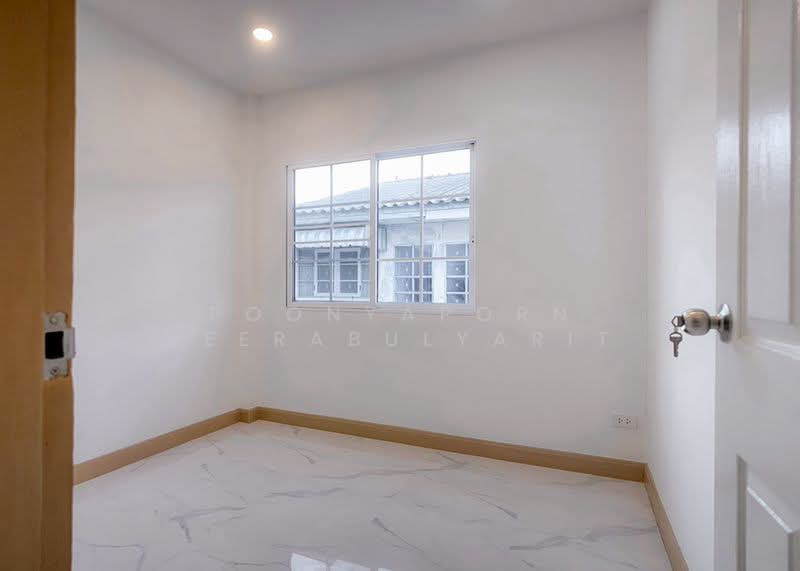 Ban Rom Ngao Mai, Nonthaburi, Soi Ban Rom Ngao Mai, Bang Khu Rat, Bang Bua Thong, Nonthaburi, 2 Bedrooms, 136 sqm, Townhouse For Sale, by Poonyaporn Veerabulyarit, 500383784 - DDproperty.com