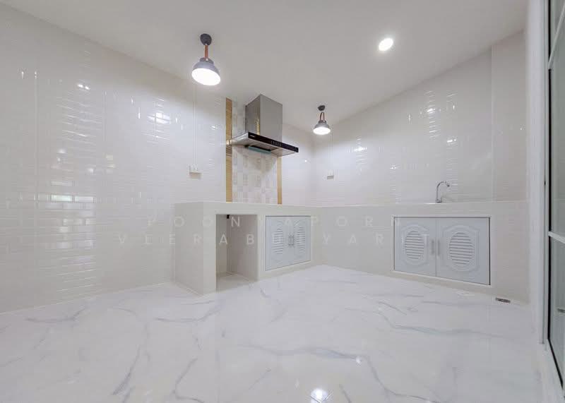 Ban Rom Ngao Mai, Nonthaburi, Soi Ban Rom Ngao Mai, Bang Khu Rat, Bang Bua Thong, Nonthaburi, 2 Bedrooms, 136 sqm, Townhouse For Sale, by Poonyaporn Veerabulyarit, 500383791 - DDproperty.com