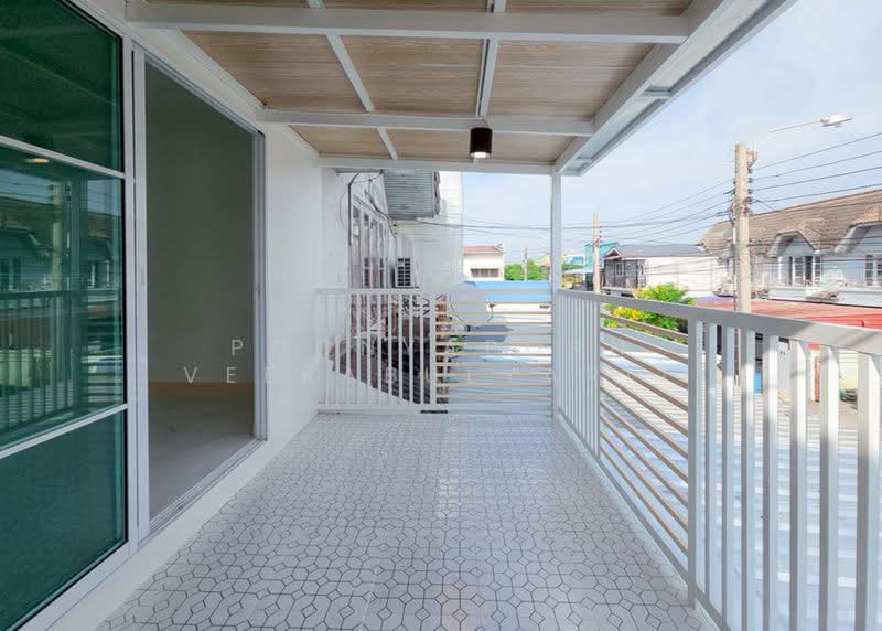 Ban Rom Ngao Mai, Nonthaburi, Soi Ban Rom Ngao Mai, Bang Khu Rat, Bang Bua Thong, Nonthaburi, 2 Bedrooms, 136 sqm, Townhouse For Sale, by Poonyaporn Veerabulyarit, 500383791 - DDproperty.com