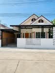 ขายบ้านแฝด รีโนเวทใหม่ ม.อยู่สบายริมน้ำ หนองตำลึง นิคมอมตะนคร, ชลบุรี