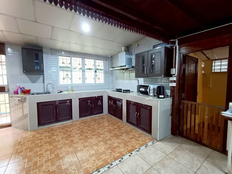 Lanna wooden house for rent in Santitham, Chiang Mai, สันติสุข, Chang Phuak, Muang Chiang Mai, Chiang Mai, 4 Bedrooms, 120 sqm, Single Detached House For Rent, by Nantawan Rattanapong, 500383812 - DDproperty.com