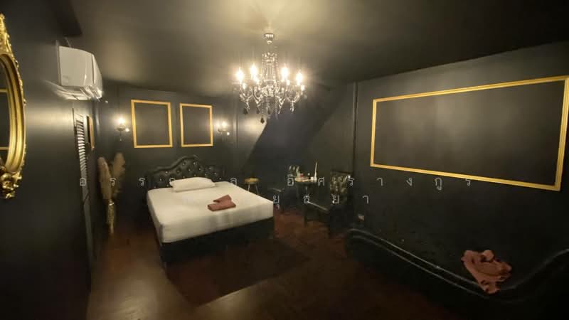 House for sale at the entrance of Soi Sukhumvit 26, size 44 sq m, near Rung Rueang Noodles, BTS Phro, Bangkok, Khlongtoei Nua, Watthana, Bangkok, 4 Bedrooms, 400 sqm, Townhouse For Sale, by Attnapol Issarangul Na Ayudhya, 500383932 - DDproperty.com
