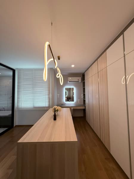 ให้เช่า ทาว์โฮมหรู 3 ชั้น ถนน กรุงเทพกรีฑาตัดใหม่ ติดถนนใหญ่, Bangkok, Saphan Sung, Bangkok, 3 Bedrooms, 250 sqm, Townhouse For Rent, by Forty-Six Real Estate Group, 500383958 - DDproperty.com