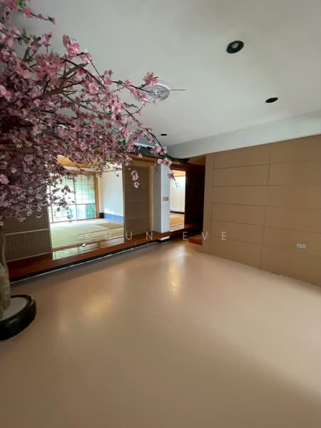 Two adjoining commercial units for rent in Thonglor, with parking in front of the building (SPSEVE20, Bangkok, ทองหล่อ, Khlong Tan Nua, Watthana, Bangkok, , 500 sqm, Shophouse For Rent, by Khun Eve, 500383990 - DDproperty.com