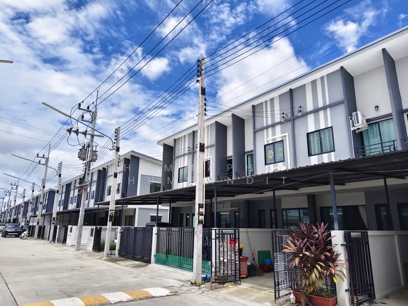 The next village: Takian Tia, Chonburi, Chon Buri (Pattaya), Ta Khian Tia, Bang Lamung (Pattaya), Chon Buri (Pattaya), 2 Bedrooms, 104 sqm, Townhouse For Sale, by Khommaphat Phumbandit, 500384090 - DDproperty.com