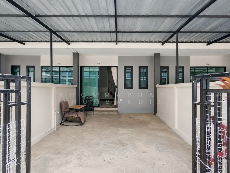 The next village: Takian Tia, Chonburi, Chon Buri (Pattaya), Ta Khian Tia, Bang Lamung (Pattaya), Chon Buri (Pattaya), 2 Bedrooms, 104 sqm, Townhouse For Sale, by Khommaphat Phumbandit, 500384090 - DDproperty.com