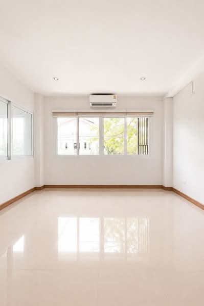 For Rent Home Office with Elevator Near BTS Yellow Line – Srinakarin Station (SPSEVE2028), Bangkok, ศรีนครินทร์ 45, Nong Bon, Prawet, Bangkok, 3 Bedrooms, 348 sqm, Townhouse For Rent, by Khun Eve, 500384171 - DDproperty.com