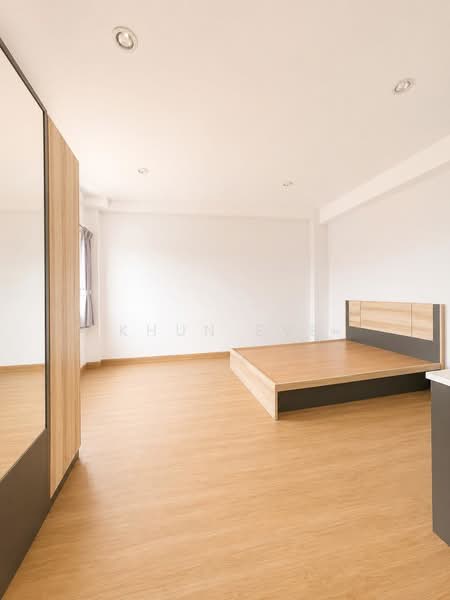 For Rent Home Office with Elevator Near BTS Yellow Line – Srinakarin Station (SPSEVE2028), Bangkok, ศรีนครินทร์ 45, Nong Bon, Prawet, Bangkok, 3 Bedrooms, 348 sqm, Townhouse For Rent, by Khun Eve, 500384171 - DDproperty.com