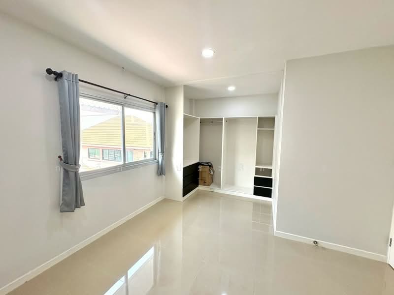 สุขาภิบาล 5 ซอย 5 แยก 11 แขวงท่าแร้ง เขตบางเขน กรุงเทพมหานคร 10220, Bangkok, Tha Rang, Bang Khen, Bangkok, 4 Bedrooms, 300 sqm, Townhouse For Sale, by กรวิภา ประสิทธิ์สุข, 500384182 - DDproperty.com