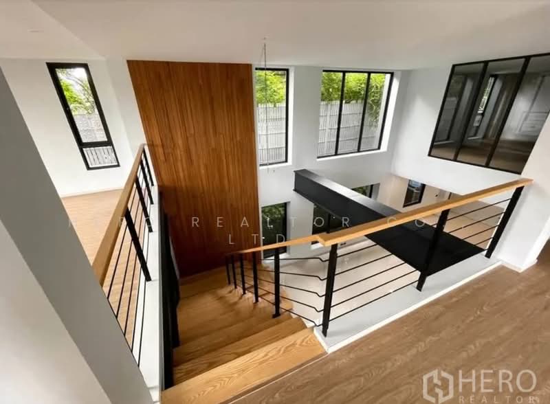 For Sale Detached House with Private Pool Sukhumvit 71 in Watthana, Bangkok HRE00972, Bangkok, สุขุมวิท, Khlong Tan Nua, Watthana, Bangkok, 5 Bedrooms, 700 sqm, Single Detached House For Sale, by Hero Realtor Co., Ltd., 500384217 - DDproperty.com