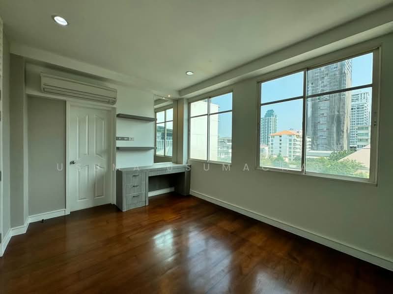 Baan Klang Krung Thonglor, Bangkok, 55 Soi Sukhumvit 55, Khlong Tan Nua, Watthana, Bangkok, 4 Bedrooms, 400 sqm, Townhouse For Rent, by Usuma Usumachat, 500384272 - DDproperty.com
