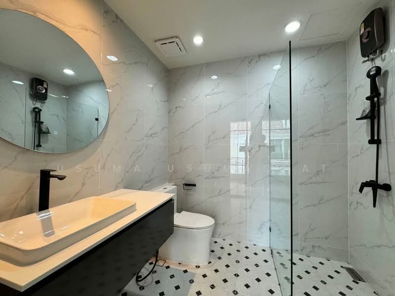 Baan Klang Krung Thonglor, Bangkok, 55 Soi Sukhumvit 55, Khlong Tan Nua, Watthana, Bangkok, 4 Bedrooms, 400 sqm, Townhouse For Rent, by Usuma Usumachat, 500384272 - DDproperty.com