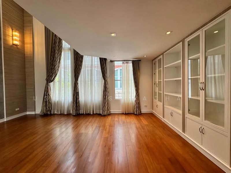 Baan Klang Krung Thonglor : บ้านกลางกรุงทองหล่อ, กรุงเทพ, 55 ซอยสุขุมวิท 55, คลองตันเหนือ, วัฒนา, กรุงเทพ, 400 ตร.ม., ทาวน์เฮ้าส์ ให้เช่า, โดย Usuma Usumachat, 500384272 - DDproperty.com