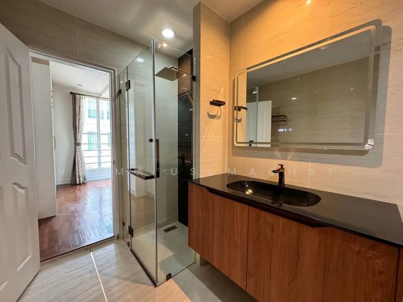 Baan Klang Krung Thonglor, Bangkok, 55 Soi Sukhumvit 55, Khlong Tan Nua, Watthana, Bangkok, 4 Bedrooms, 400 sqm, Townhouse For Rent, by Usuma Usumachat, 500384272 - DDproperty.com