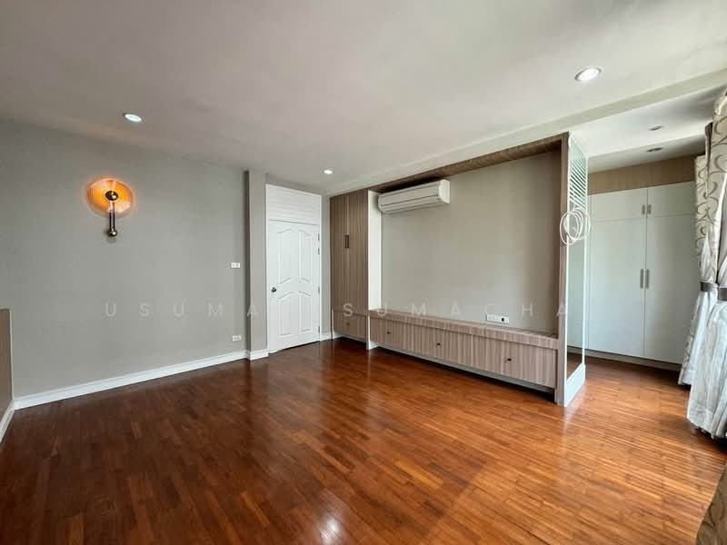 Baan Klang Krung Thonglor, Bangkok, 55 Soi Sukhumvit 55, Khlong Tan Nua, Watthana, Bangkok, 4 Bedrooms, 400 sqm, Townhouse For Rent, by Usuma Usumachat, 500384272 - DDproperty.com
